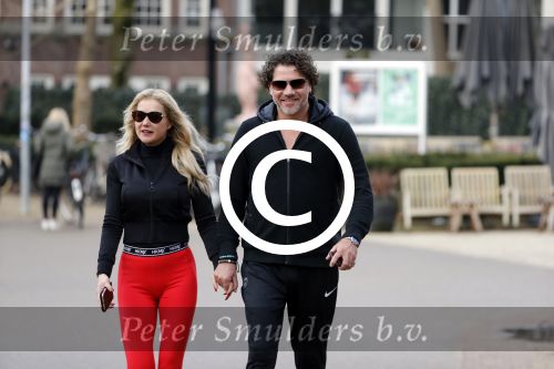 Amsterdam 6 januari 2018
Sonja bakker met haar nieuwe vriend Barry van Suijdam in het vondelpark.