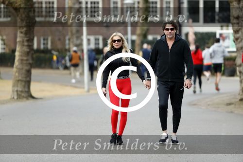 Amsterdam 6 januari 2018
Sonja bakker met haar nieuwe vriend Barry van Suijdam in het vondelpark.