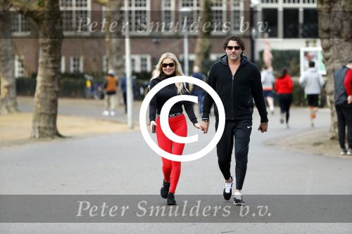 Amsterdam 6 januari 2018
Sonja bakker met haar nieuwe vriend Barry van Suijdam in het vondelpark.