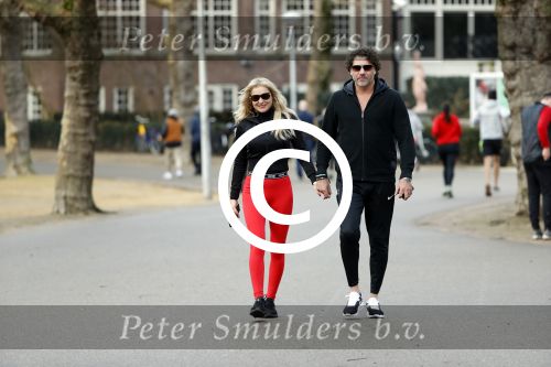 Amsterdam 6 januari 2018
Sonja bakker met haar nieuwe vriend Barry van Suijdam in het vondelpark.