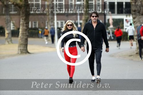 Amsterdam 6 januari 2018
Sonja bakker met haar nieuwe vriend Barry van Suijdam in het vondelpark.