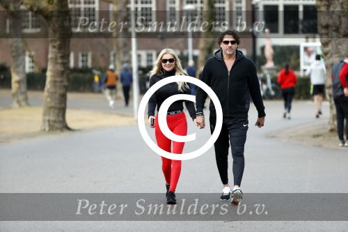 Amsterdam 6 januari 2018
Sonja bakker met haar nieuwe vriend Barry van Suijdam in het vondelpark.