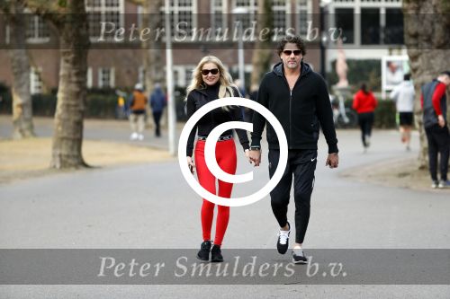 Amsterdam 6 januari 2018
Sonja bakker met haar nieuwe vriend Barry van Suijdam in het vondelpark.