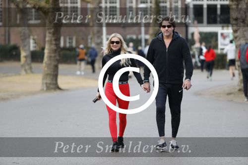 Amsterdam 6 januari 2018
Sonja bakker met haar nieuwe vriend Barry van Suijdam in het vondelpark.