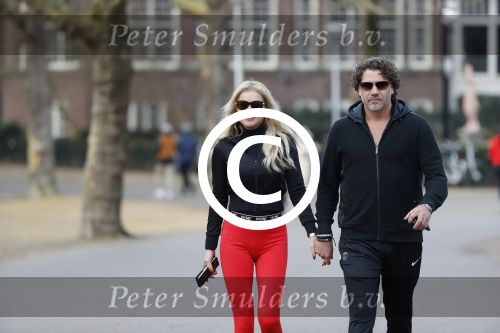 Amsterdam 6 januari 2018
Sonja bakker met haar nieuwe vriend Barry van Suijdam in het vondelpark.