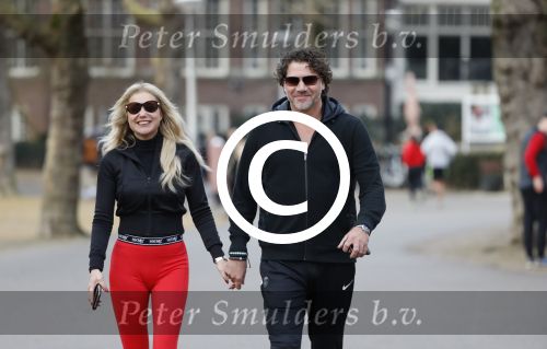 Amsterdam 6 januari 2018
Sonja bakker met haar nieuwe vriend Barry van Suijdam in het vondelpark.
