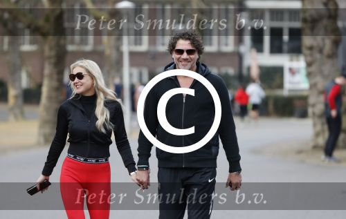 Amsterdam 6 januari 2018
Sonja bakker met haar nieuwe vriend Barry van Suijdam in het vondelpark.