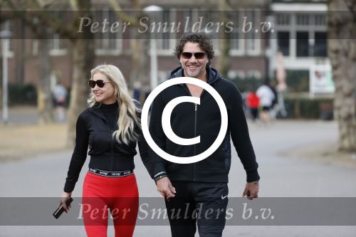 Amsterdam 6 januari 2018
Sonja bakker met haar nieuwe vriend Barry van Suijdam in het vondelpark.
