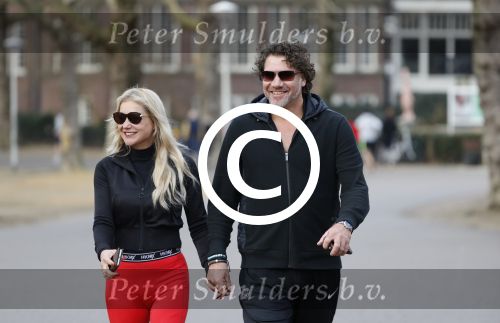 Amsterdam 6 januari 2018
Sonja bakker met haar nieuwe vriend Barry van Suijdam in het vondelpark.