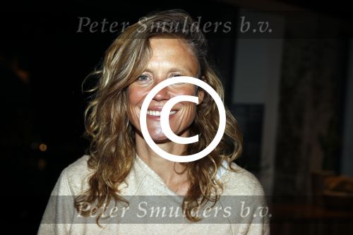 Amsterdam 10 januari 2018
Boekpresentatie Antoinette Beumer. Antoinette reikt het boek uit aan Femke Halsema.Sophie Hilbrand
