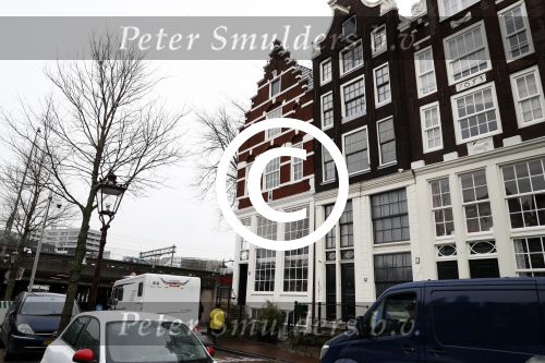 Amsterdam 4 januari 2018 
Thierry Baudet verlaat zijn huis waar door politie camera\'s opgehangen zijn.