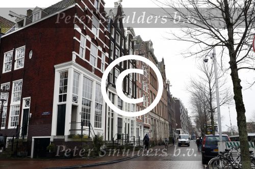 Amsterdam 4 januari 2018 
Thierry Baudet verlaat zijn huis waar door politie camera\'s opgehangen zijn.