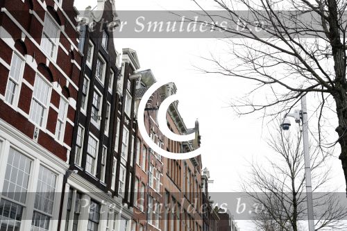 Amsterdam 4 januari 2018 
Thierry Baudet verlaat zijn huis waar door politie camera\'s opgehangen zijn.