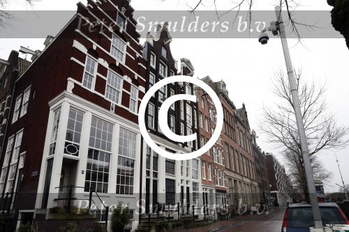 Amsterdam 4 januari 2018 
Thierry Baudet verlaat zijn huis waar door politie camera\'s opgehangen zijn.