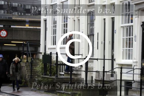 Amsterdam 4 januari 2018 
Thierry Baudet verlaat zijn huis waar door politie camera\'s opgehangen zijn.