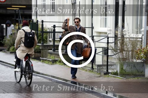 Amsterdam 4 januari 2018 
Thierry Baudet verlaat zijn huis waar door politie camera\'s opgehangen zijn.