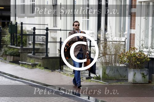 Amsterdam 4 januari 2018 
Thierry Baudet verlaat zijn huis waar door politie camera\'s opgehangen zijn.