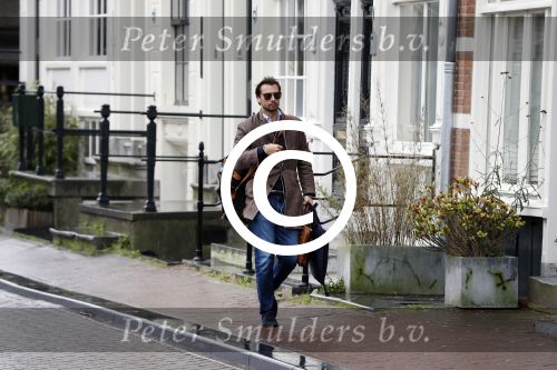 Amsterdam 4 januari 2018 
Thierry Baudet verlaat zijn huis waar door politie camera\'s opgehangen zijn.