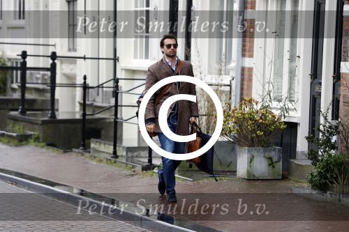 Amsterdam 4 januari 2018 
Thierry Baudet verlaat zijn huis waar door politie camera\'s opgehangen zijn.