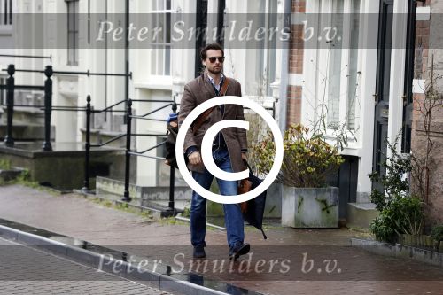 Amsterdam 4 januari 2018 
Thierry Baudet verlaat zijn huis waar door politie camera\'s opgehangen zijn.