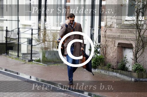 Amsterdam 4 januari 2018 
Thierry Baudet verlaat zijn huis waar door politie camera\'s opgehangen zijn.