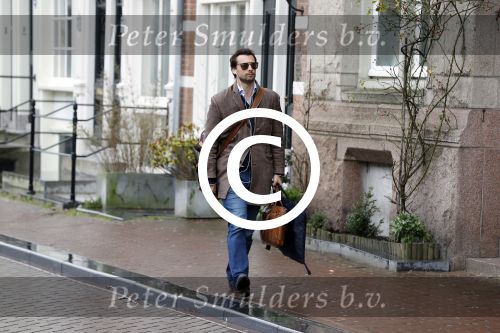 Amsterdam 4 januari 2018 
Thierry Baudet verlaat zijn huis waar door politie camera\'s opgehangen zijn.