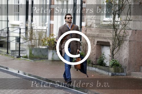 Amsterdam 4 januari 2018 
Thierry Baudet verlaat zijn huis waar door politie camera\'s opgehangen zijn.
