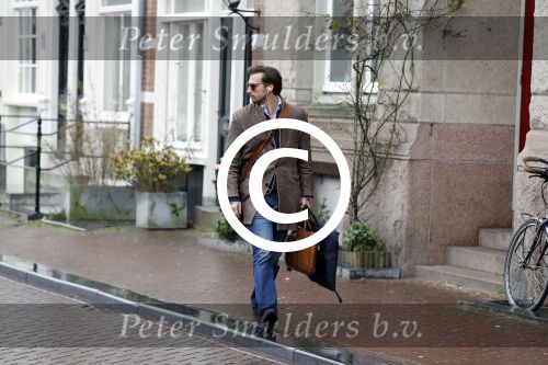 Amsterdam 4 januari 2018 
Thierry Baudet verlaat zijn huis waar door politie camera\'s opgehangen zijn.