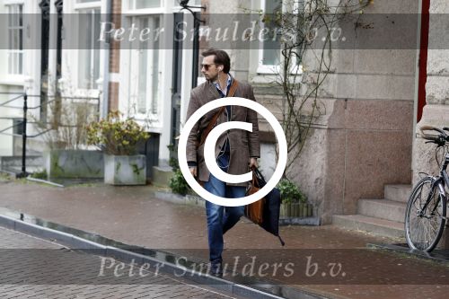 Amsterdam 4 januari 2018 
Thierry Baudet verlaat zijn huis waar door politie camera\'s opgehangen zijn.