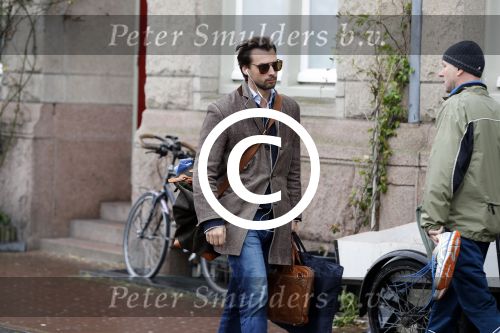 Amsterdam 4 januari 2018 
Thierry Baudet verlaat zijn huis waar door politie camera\'s opgehangen zijn.