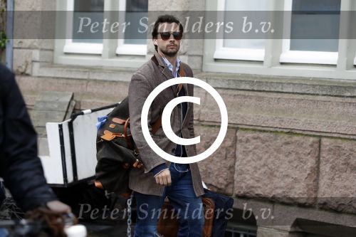 Amsterdam 4 januari 2018 
Thierry Baudet verlaat zijn huis waar door politie camera\'s opgehangen zijn.
