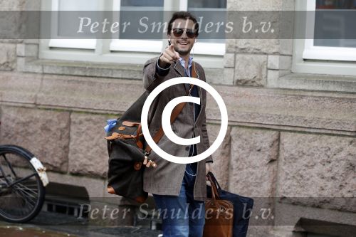 Amsterdam 4 januari 2018 
Thierry Baudet verlaat zijn huis waar door politie camera\'s opgehangen zijn.