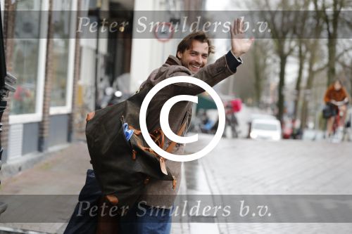 Amsterdam 4 januari 2018 
Thierry Baudet verlaat zijn huis waar door politie camera\'s opgehangen zijn.