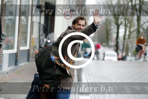 Amsterdam 4 januari 2018 
Thierry Baudet verlaat zijn huis waar door politie camera\'s opgehangen zijn.