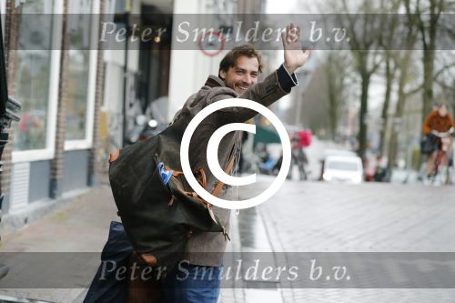 Amsterdam 4 januari 2018 
Thierry Baudet verlaat zijn huis waar door politie camera\'s opgehangen zijn.