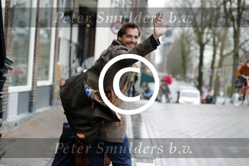 Amsterdam 4 januari 2018 
Thierry Baudet verlaat zijn huis waar door politie camera\'s opgehangen zijn.