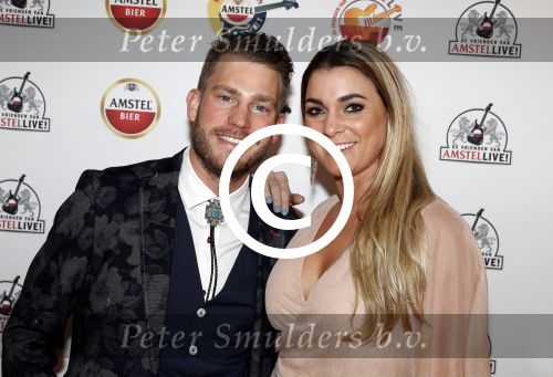 Rotterdam 18 januari 2018
inloop van de heren van Amstel Live in Ahoy. Tim Akkerman met zijn vrouw
