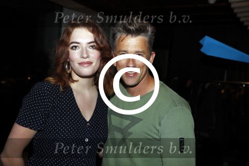 Amsterdam 10 januari 2018
Boekpresentatie Antoinette Beumer. Antoinette reikt het boek uit aan Femke Halsema. waldemar Torenstra met ...
