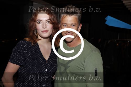 Amsterdam 10 januari 2018
Boekpresentatie Antoinette Beumer. Antoinette reikt het boek uit aan Femke Halsema. waldemar Torenstra met ...
