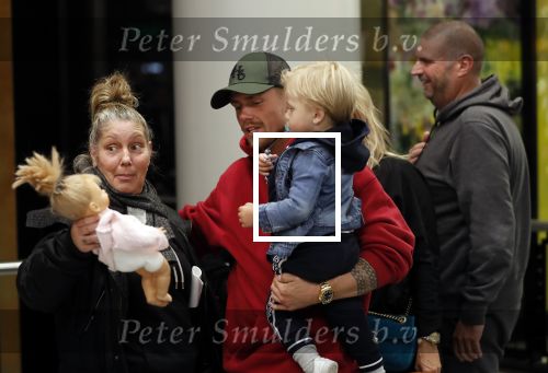 Schiphol 11 januari 2019
Andre Hazes jr en vriendin Monique Westenberg arriveren samen met familie en neef Djarno Hofland op schiphol na trip naar Ortlando. Moeder Djarno, zus Rachel.
