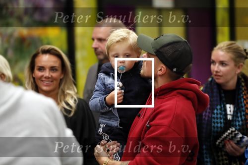 Schiphol 11 januari 2019
Andre Hazes jr en vriendin Monique Westenberg arriveren samen met familie en neef Djarno Hofland op schiphol na trip naar Ortlando.