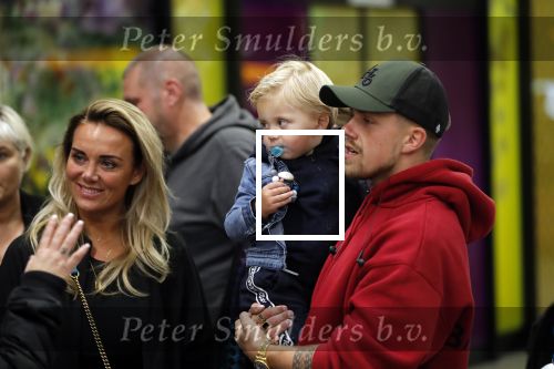 Schiphol 11 januari 2019
Andre Hazes jr en vriendin Monique Westenberg arriveren samen met familie en neef Djarno Hofland op schiphol na trip naar Ortlando.