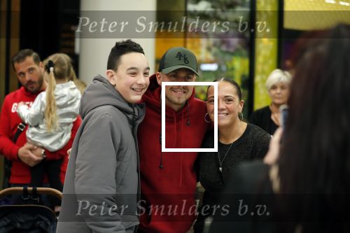 Schiphol 11 januari 2019
Andre Hazes jr en vriendin Monique Westenberg arriveren samen met familie en neef Djarno Hofland op schiphol na trip naar Ortlando.