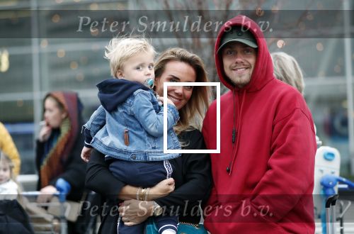 Schiphol 11 januari 2019
Andre Hazes jr en vriendin Monique Westenberg arriveren samen met familie en neef Djarno Hofland op schiphol na trip naar Ortlando.