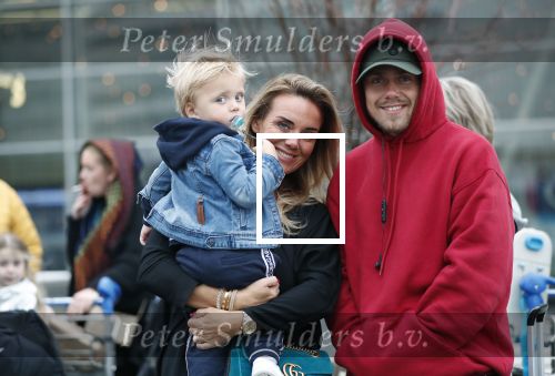Schiphol 11 januari 2019
Andre Hazes jr en vriendin Monique Westenberg arriveren samen met familie en neef Djarno Hofland op schiphol na trip naar Ortlando.