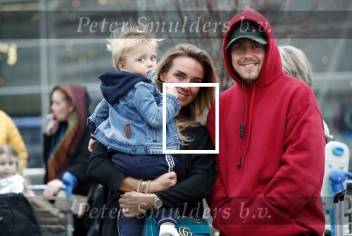 Schiphol 11 januari 2019
Andre Hazes jr en vriendin Monique Westenberg arriveren samen met familie en neef Djarno Hofland op schiphol na trip naar Ortlando.