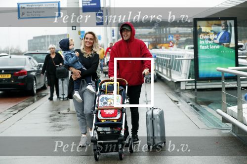 Schiphol 11 januari 2019
Andre Hazes jr en vriendin Monique Westenberg arriveren samen met familie en neef Djarno Hofland op schiphol na trip naar Ortlando.