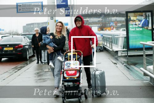Schiphol 11 januari 2019
Andre Hazes jr en vriendin Monique Westenberg arriveren samen met familie en neef Djarno Hofland op schiphol na trip naar Ortlando.