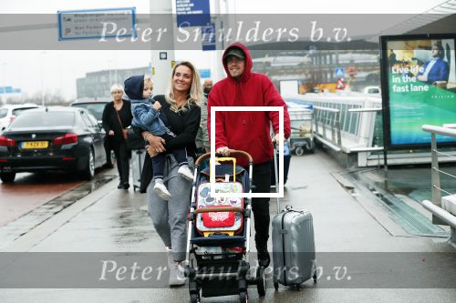 Schiphol 11 januari 2019
Andre Hazes jr en vriendin Monique Westenberg arriveren samen met familie en neef Djarno Hofland op schiphol na trip naar Ortlando.