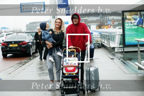 Schiphol 11 januari 2019
Andre Hazes jr en vriendin Monique Westenberg arriveren samen met familie en neef Djarno Hofland op schiphol na trip naar Ortlando.
